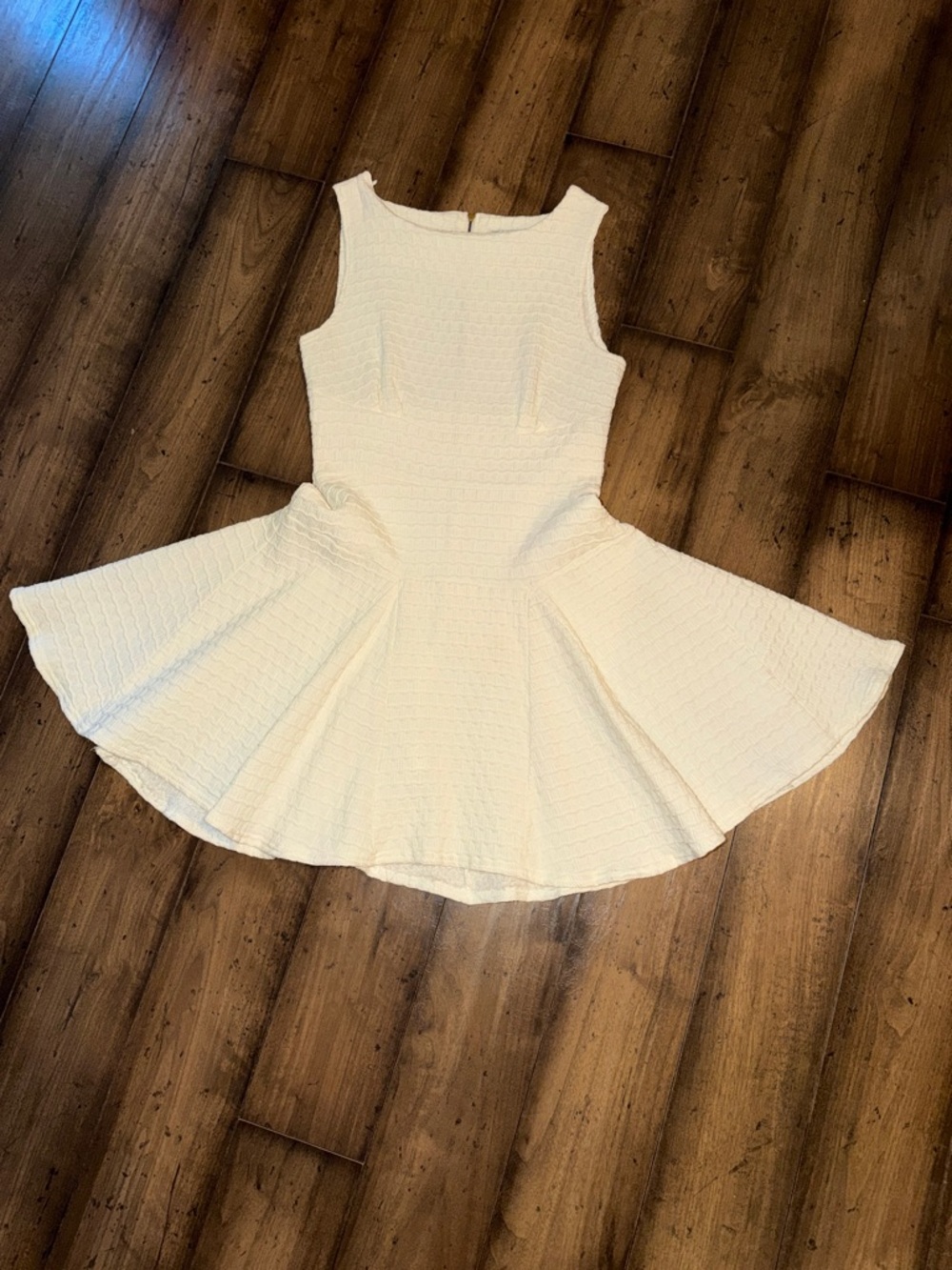 🤍Off White/Cream Sleeveless A-Line Textured Dress 

🤍Size 14 fits like a MED